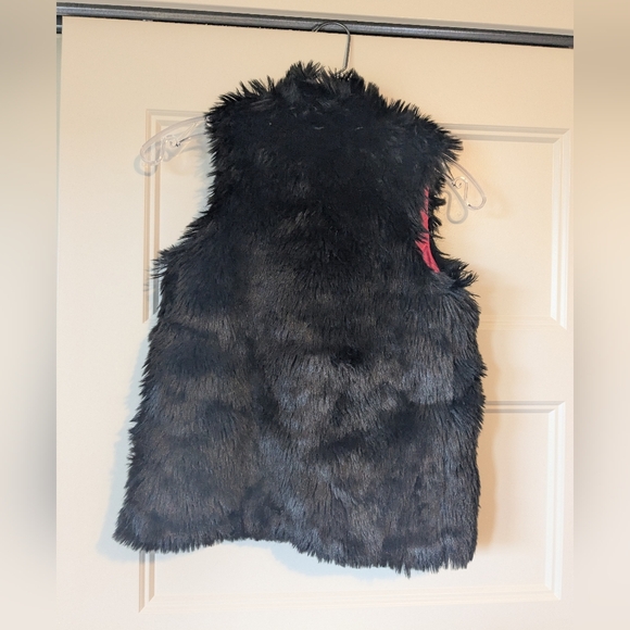 Black fuzzy vest - Picture 2 of 3